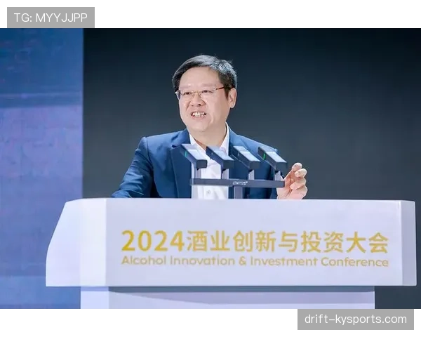 吴向东上场像战神，下场像个拼优惠券的邻居大叔，笑到不行